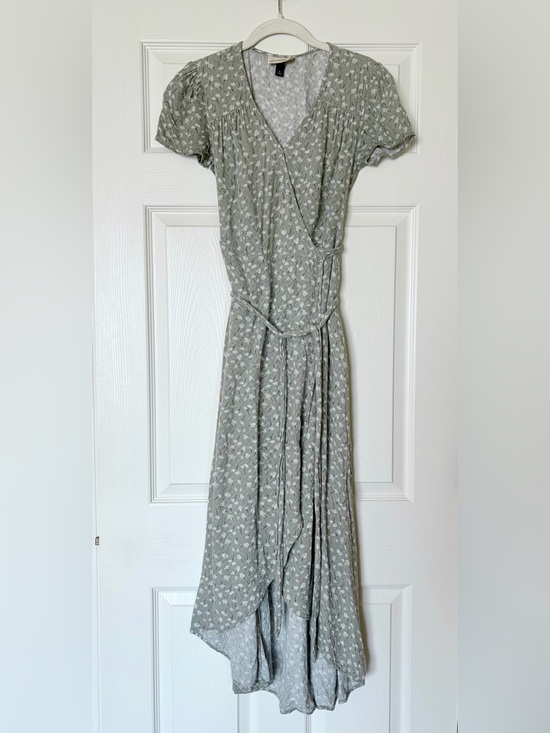 Universal Thread Dresses & Skirts - Sage Green Floral Maxi Tie Dress — Size XS